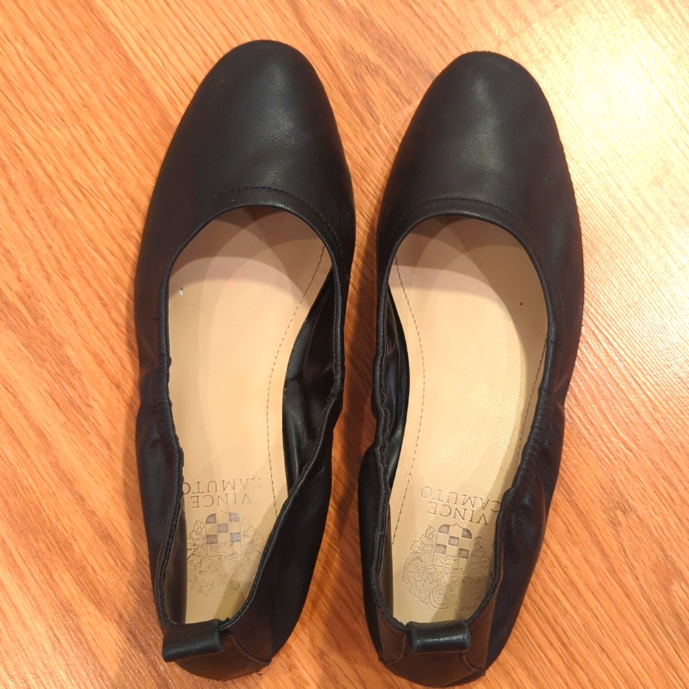 Black leather Vince Camuto flats womens 8.5